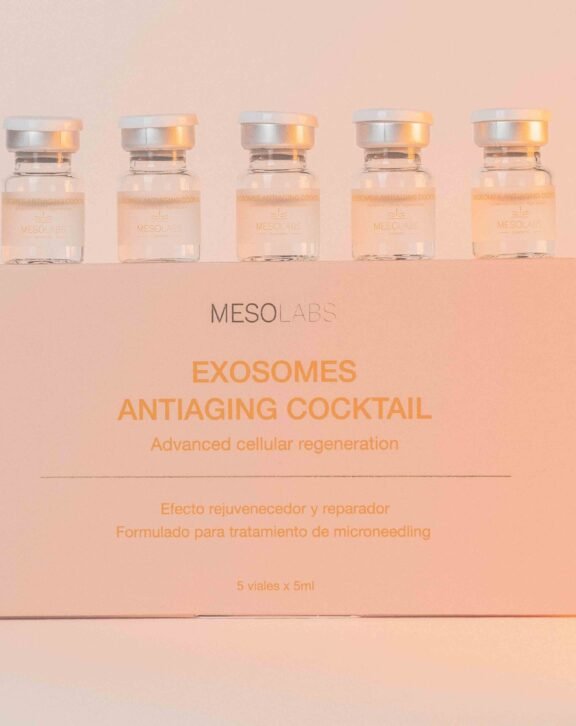 Discover the power of cell regeneration with our Exosomes Antiaging Cocktail, an advanced cosmetic treatment designed to revitalize, brighten, and rejuvenate your skin from within. Its innovative formula combines plant exosomes, vitamins, essential amino acids, and hyaluronic acid to deliver a comprehensive anti-aging effect: firmer, more hydrated, and visibly brighter skin.